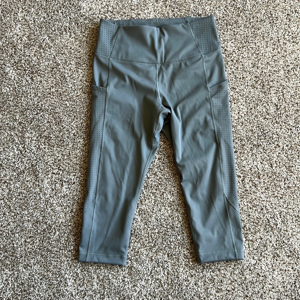 Brooks Running Capris EUC Size M